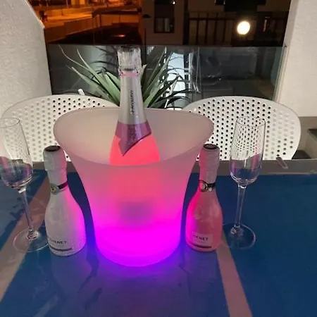 Oasis 7 Apartment